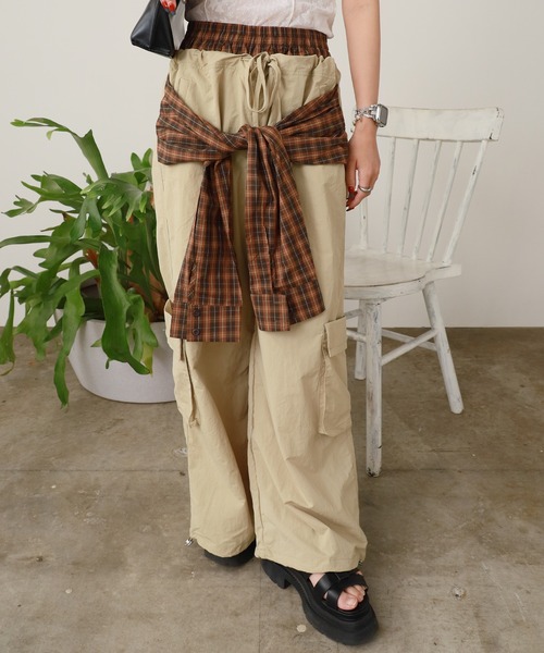 ROOPTOKYO（ループトウキョウ）の「Waist-wrap style nylon pants / 腰巻き風 ナイロンカーゴパンツ（カーゴパンツ・レディース・ホワイト/アイボリー/ブラック・FREE）」の18枚目の写真