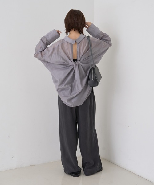 Rouge vif(ルージュヴィフ)の「【新色登場】バックツイストシャツ(シャツ/ブラウス・レディース・ブラウン/グレー・フリー)」の19枚目の写真