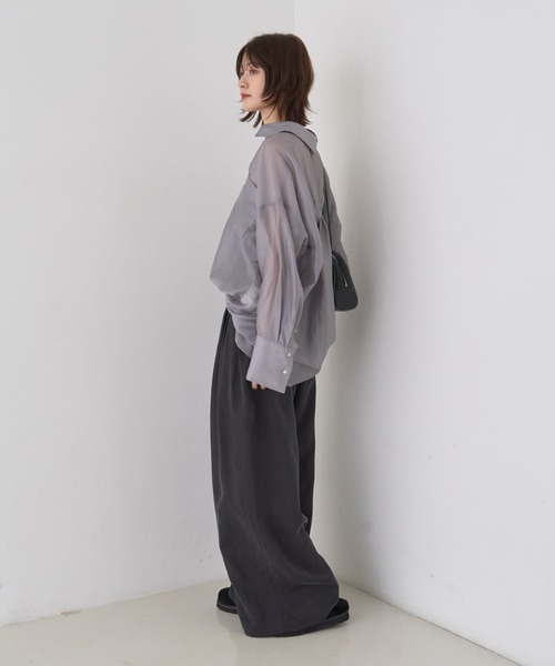 Rouge vif(ルージュヴィフ)の「【新色登場】バックツイストシャツ(シャツ/ブラウス・レディース・ブラウン/グレー・フリー)」の6枚目の写真