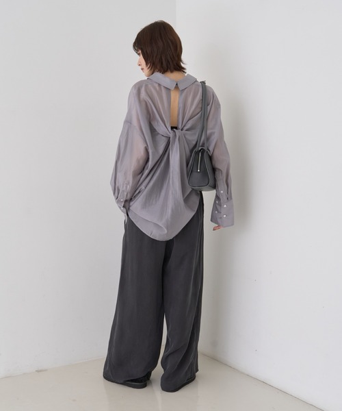 Rouge vif(ルージュヴィフ)の「【新色登場】バックツイストシャツ(シャツ/ブラウス・レディース・ブラウン/グレー・フリー)」の9枚目の写真