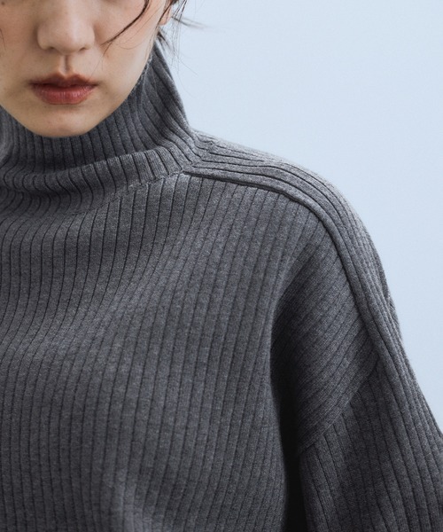 ADAM ET ROPE'(アダムエロペ)の「【WEB限定】・【定番人気】WOOL混リブタートルニット(ニット/セーター・レディース・レッド/ベージュ系その他/ダークブラウン/チャコールグレー/ブラック・FREE)」の11枚目の写真