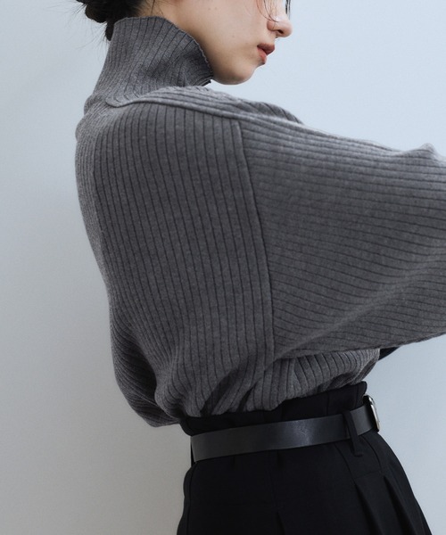 ADAM ET ROPE'(アダムエロペ)の「【WEB限定】・【定番人気】WOOL混リブタートルニット(ニット/セーター・レディース・レッド/ベージュ系その他/ダークブラウン/チャコールグレー/ブラック・FREE)」の12枚目の写真