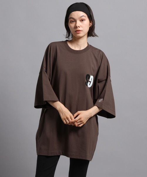 GEORGE'S（ジョージズ）の「グロスプリント Tシャツ（Tシャツ/カットソー・メンズ・モカ/ホワイト・LARGE/MEDIUM）」の4枚目の写真