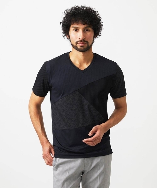 MICHEL KLEIN HOMME (ミッシェルクランオム)の「マテリアルブロックVネックカットソー(Tシャツ/カットソー・メンズ・ブラック・MEDIUM/LARGE/X-LARGE)」の1枚目の写真