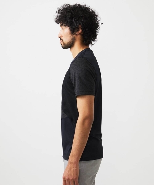 MICHEL KLEIN HOMME (ミッシェルクランオム)の「マテリアルブロックVネックカットソー(Tシャツ/カットソー・メンズ・ブラック・MEDIUM/LARGE/X-LARGE)」の9枚目の写真