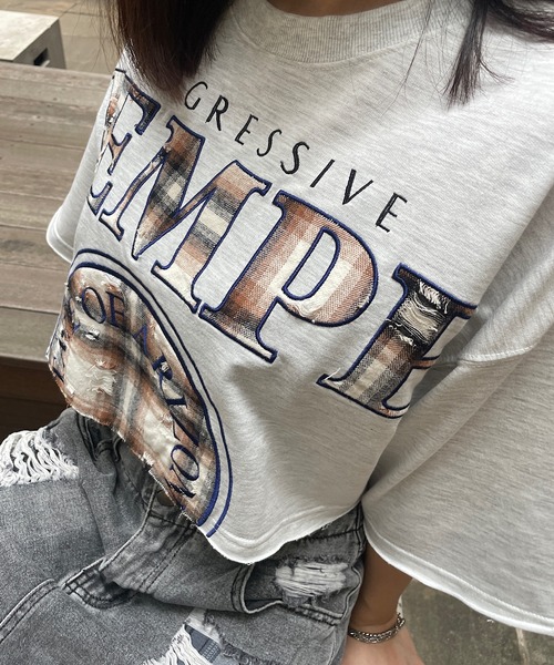 ROGER AND RAW(ロジャーアンドロウ)の「チェックロゴ刺繍スウェット半袖ショートトップス(Tシャツ/カットソー・レディース・グレイッシュベージュ/ブラック/ホワイト・FREE)」の5枚目の写真