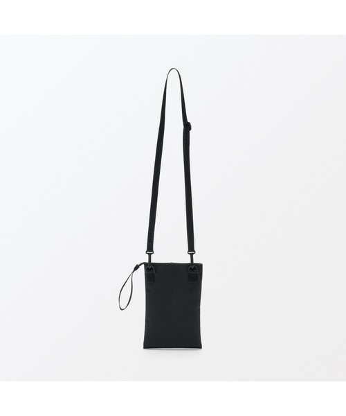 無印良品(ムジルシリョウヒン)の「ポーチとしても使える 撥水ミニサコッシュ(ショルダーバッグ・レディース・ダークブラウン系/ラベンダー/チャコールグレー/ブラック・FREE)」の6枚目の写真