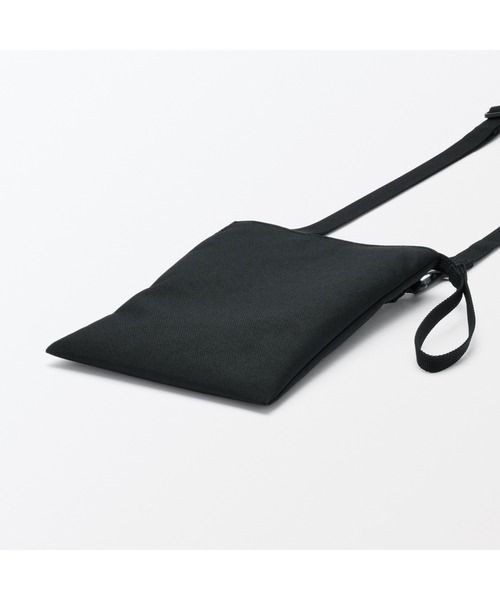 無印良品(ムジルシリョウヒン)の「ポーチとしても使える 撥水ミニサコッシュ(ショルダーバッグ・レディース・ダークブラウン系/ラベンダー/チャコールグレー/ブラック・FREE)」の7枚目の写真