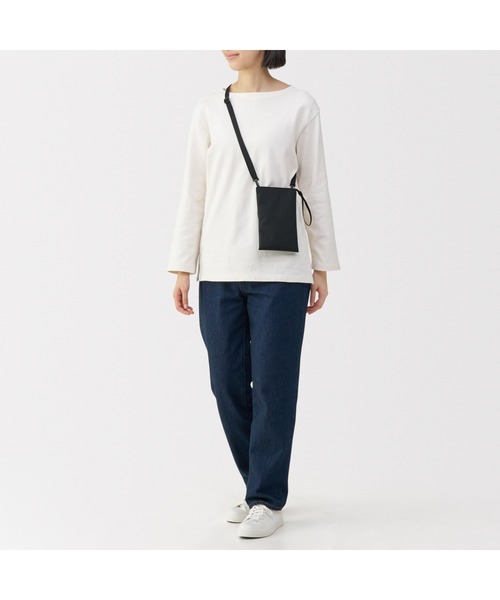 無印良品(ムジルシリョウヒン)の「ポーチとしても使える 撥水ミニサコッシュ(ショルダーバッグ・レディース・ダークブラウン系/ラベンダー/チャコールグレー/ブラック・FREE)」の10枚目の写真