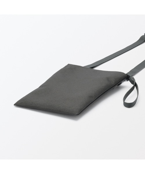 無印良品(ムジルシリョウヒン)の「ポーチとしても使える 撥水ミニサコッシュ(ショルダーバッグ・レディース・ダークブラウン系/ラベンダー/チャコールグレー/ブラック・FREE)」の19枚目の写真