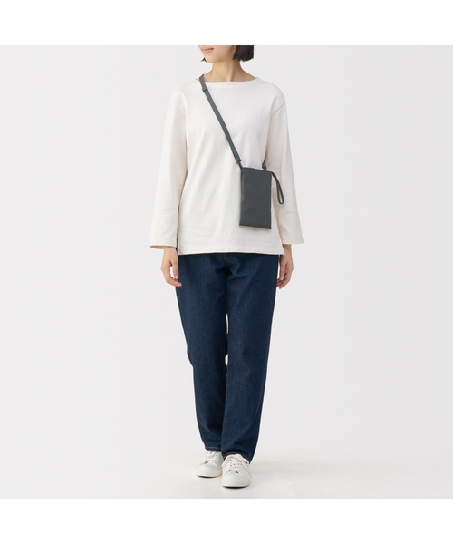 無印良品(ムジルシリョウヒン)の「ポーチとしても使える 撥水ミニサコッシュ(ショルダーバッグ・レディース・ダークブラウン系/ラベンダー/チャコールグレー/ブラック・FREE)」の17枚目の写真