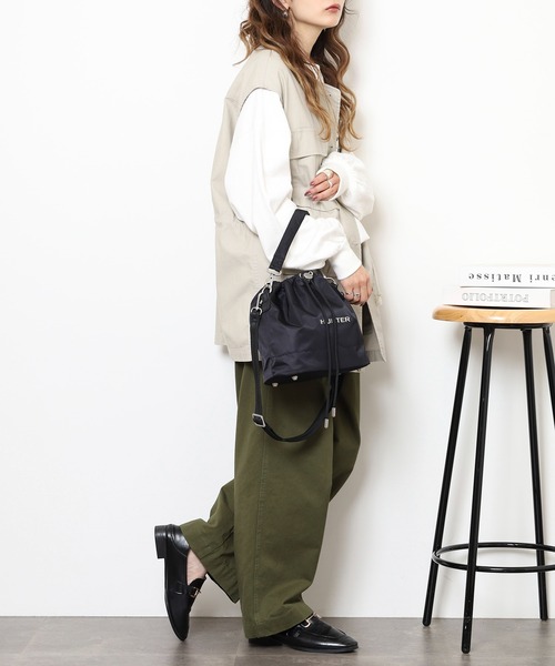 HUNTER（ハンター）の「HUNTER PREMIUM NYLON BUCKET プレミアム ナイロン バケット バッグ（ショルダーバッグ・レディース・ブラック・FREE）」の21枚目の写真