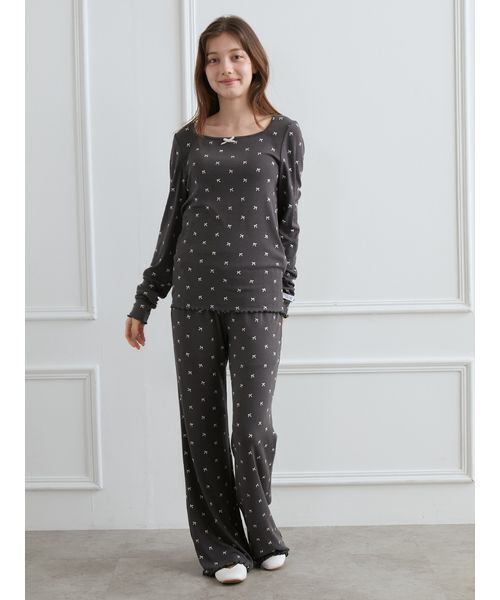 gelato pique（ジェラートピケ）の「針抜きリボン柄プルオーバー