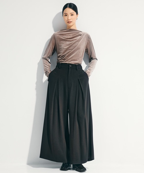 UJOH（ウジョー）の「【UJOH/ウジョー】《STUDIOUS別注》Inverted Tuck Flare PNT/フレアパンツ（その他パンツ・レディース・ブラック/ブラウン・2/1）」の9枚目の写真