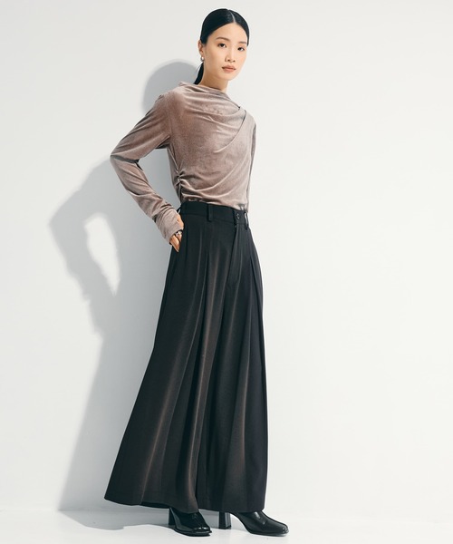 UJOH（ウジョー）の「【UJOH/ウジョー】《STUDIOUS別注》Inverted Tuck Flare PNT/フレアパンツ（その他パンツ・レディース・ブラック/ブラウン・2/1）」の11枚目の写真