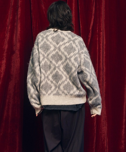 MAISON SPECIAL(メゾンスペシャル)の「《UNISEX》Diamond Geometric Pattern Prime-Over Crew Neck Mohair Shaggy Knit Pullover/ダイヤジオメトリックパターンプライムオーバークルーネックモヘアシャギーニットプルオーバー【MAISON SPECIAL/メゾンスペシャル】(ニット/セーター・メンズ・グレー/ブラウン・0/1/2)」の20枚目の写真
