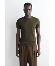 COS（コス）の「スリムフィットリブTシャツ（Tシャツ/カットソー）」