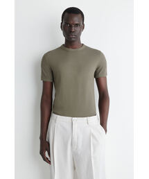 COS（コス）の「スリムフィットリブTシャツ（Tシャツ/カットソー）」