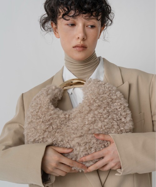 LE VERNIS(ル・ベルニ)の「LE VERNIS(ル・ベルニ)Sculpture mou mini(ハンドバッグ・レディース・ブラウン/ベージュ/ブラック・FREE)」の3枚目の写真