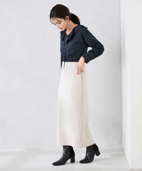 a.v.v（アーヴェヴェ）の「ラッフルフリルストライプブラウス（シャツ/ブラウス・レディース・ベージュ/ネイビー・40/38）」の17枚目の写真