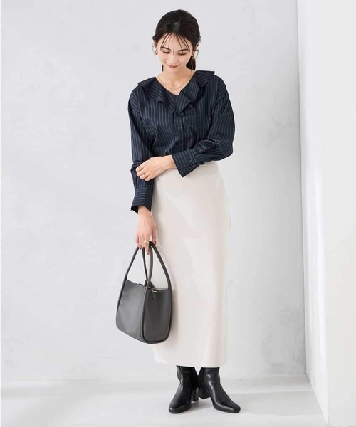 a.v.v（アーヴェヴェ）の「ラッフルフリルストライプブラウス（シャツ/ブラウス・レディース・ベージュ/ネイビー・40/38）」の3枚目の写真