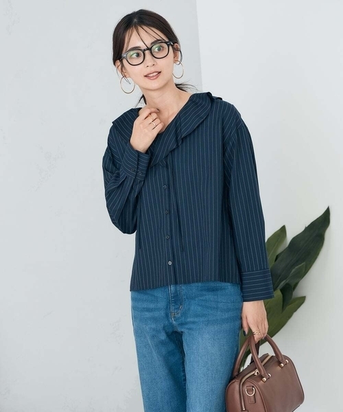 a.v.v（アーヴェヴェ）の「ラッフルフリルストライプブラウス（シャツ/ブラウス・レディース・ベージュ/ネイビー・40/38）」の5枚目の写真