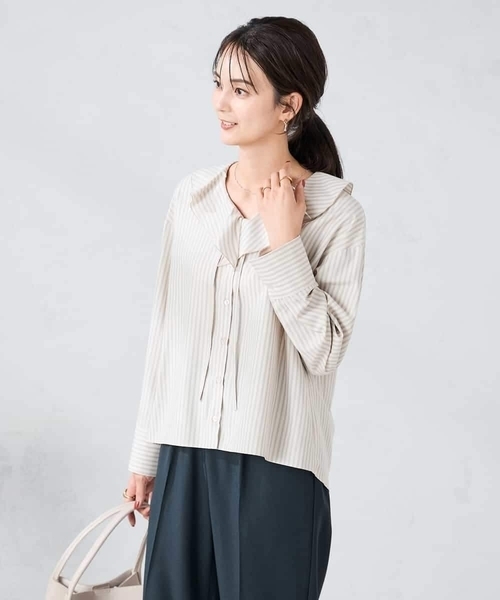 a.v.v（アーヴェヴェ）の「ラッフルフリルストライプブラウス（シャツ/ブラウス・レディース・ベージュ/ネイビー・40/38）」の13枚目の写真
