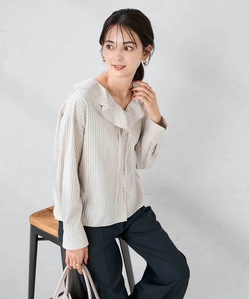 a.v.v（アーヴェヴェ）の「ラッフルフリルストライプブラウス（シャツ/ブラウス・レディース・ベージュ/ネイビー・40/38）」の4枚目の写真