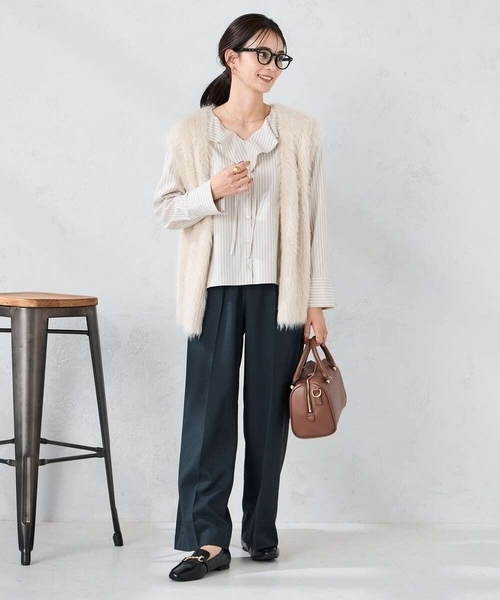 a.v.v（アーヴェヴェ）の「ラッフルフリルストライプブラウス（シャツ/ブラウス・レディース・ベージュ/ネイビー・40/38）」の22枚目の写真