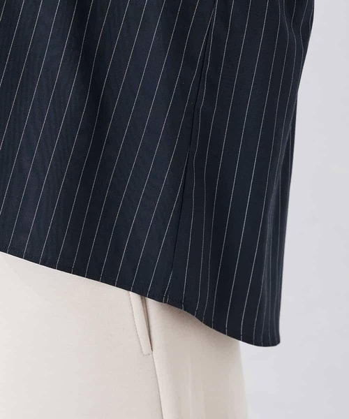 a.v.v（アーヴェヴェ）の「ラッフルフリルストライプブラウス（シャツ/ブラウス・レディース・ベージュ/ネイビー・40/38）」の11枚目の写真