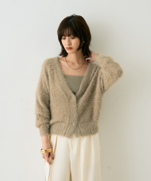 Rouge vif Anna（ルージュヴィフアンナ）の「【2点セット】ファーニットカーデ×リブニットキャミ アンサンブル（カーディガン/ボレロ・レディース・ベージュ/ブラック/サックスブルー・フリー）」の4枚目の写真