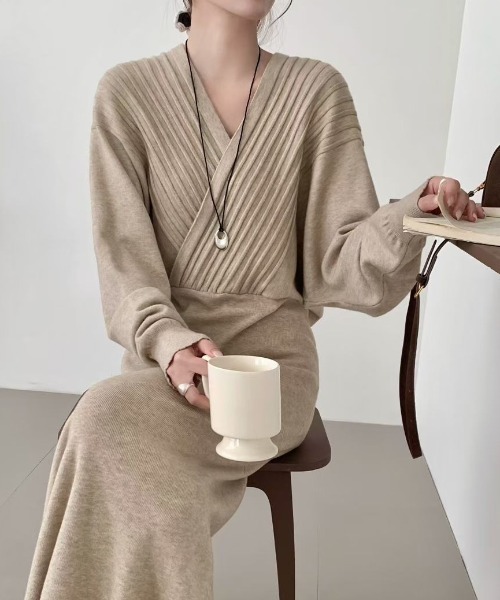 Diosfront（ディオスフロント）の「カシュクールニットワンピース（ワンピース・レディース・チャコールグレー/ブラック/ベージュ/モカ/チョコ・FREE）」の3枚目の写真