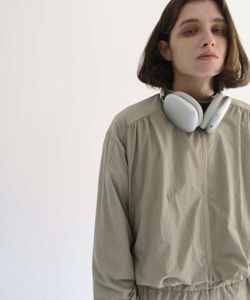 KALENO(カレノ)の「shirring nylon blouson(ブルゾン・レディース・ベージュ/グレー・FREE)」の15枚目の写真