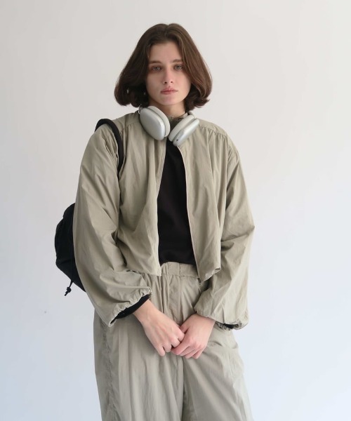 KALENO(カレノ)の「shirring nylon blouson(ブルゾン・レディース・ベージュ/グレー・FREE)」の10枚目の写真