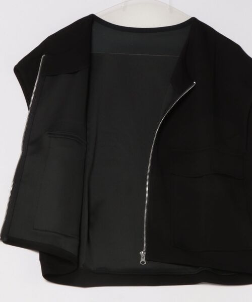 VitaFelice（ヴィータフェリーチェ）の「ノースリーブジップフロントポケットベスト（セットアップ対応）（ベスト・レディース・ブラック/チャコールグレー・FREE）」の4枚目の写真