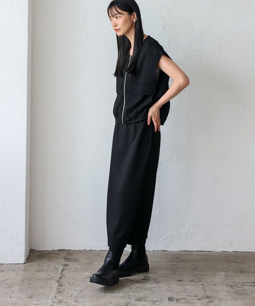 VitaFelice（ヴィータフェリーチェ）の「ノースリーブジップフロントポケットベスト（セットアップ対応）（ベスト・レディース・ブラック/チャコールグレー・FREE）」の12枚目の写真