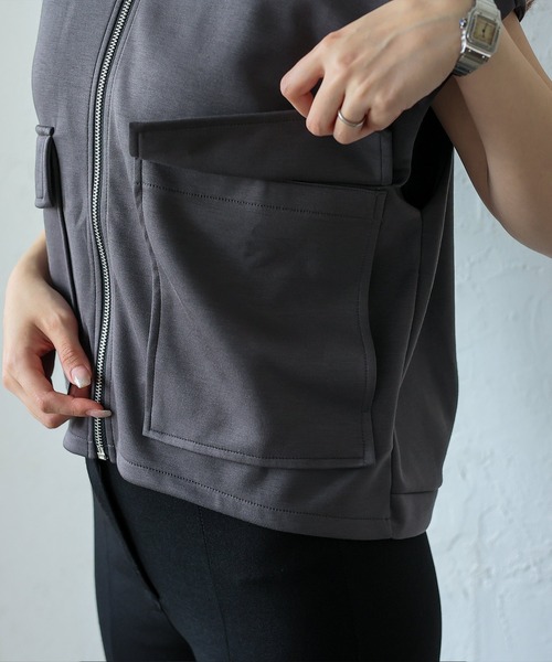 VitaFelice（ヴィータフェリーチェ）の「ノースリーブジップフロントポケットベスト（セットアップ対応）（ベスト・レディース・ブラック/チャコールグレー・FREE）」の22枚目の写真