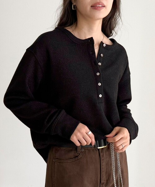 fredy emue（フレディエミュ）の「2WAYヘンリーラメプルオーバー（Tシャツ/カットソー・レディース・ブラック/グレー/アイボリー/サックスブルー・38）」の20枚目の写真