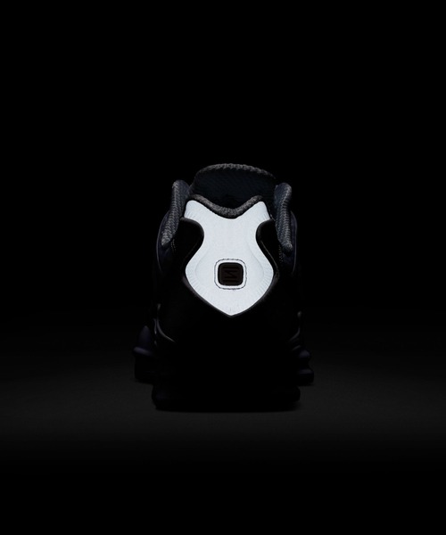 NIKE(ナイキ)の「NIKE Shox TL(ナイキ ウィメンズ ショックス TL)(スニーカー・レディース・ブラック系/ホワイト系・23cm/25cm/23.5cm/24.5cm/24cm)」の10枚目の写真