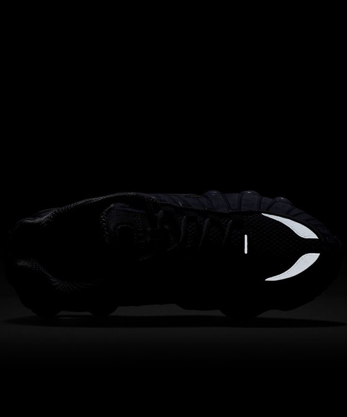 NIKE(ナイキ)の「NIKE Shox TL(ナイキ ウィメンズ ショックス TL)(スニーカー・レディース・ブラック系/ホワイト系・23cm/25cm/23.5cm/24.5cm/24cm)」の19枚目の写真