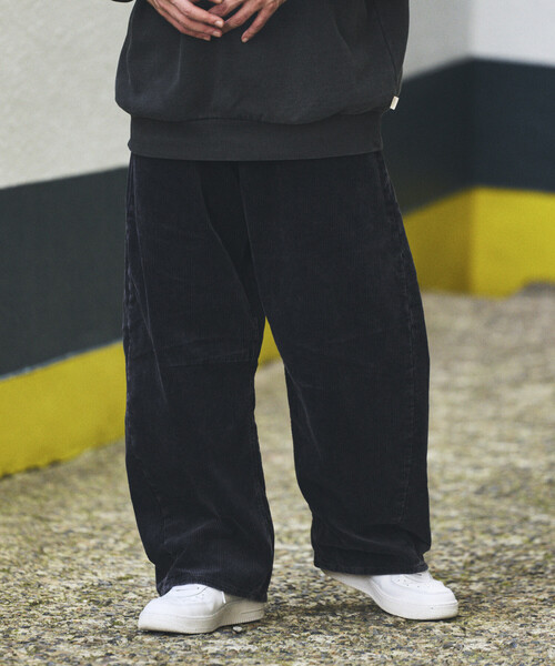 FREAK'S STORE（フリークスストア）の「ワイドシルエット ブリーチ加工 カーブ コーデュロイパンツ（その他パンツ・メンズ・オリーブ/ネイビー/ブラウン/ブラック・LARGE/MEDIUM/SMALL）」の14枚目の写真