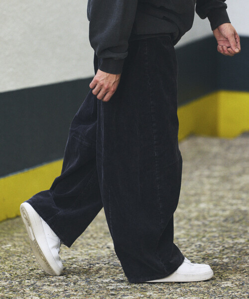 FREAK'S STORE（フリークスストア）の「ワイドシルエット ブリーチ加工 カーブ コーデュロイパンツ（その他パンツ・メンズ・オリーブ/ネイビー/ブラウン/ブラック・LARGE/MEDIUM/SMALL）」の19枚目の写真