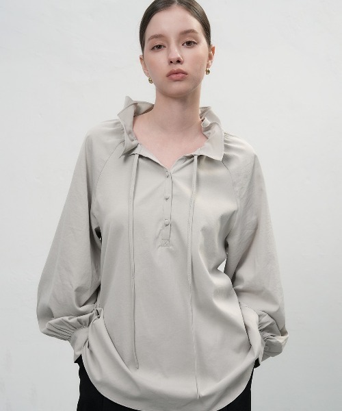 GENERAL IDEA(ジェネラルアイデア)の「【GENERAL IDEA】フリル襟ルーズブラウス / LOOSE FIT FRILL COLLAR BLOUSE(シャツ/ブラウス・レディース・ブラック/ホワイト/ベージュ・L/M/S)」の3枚目の写真