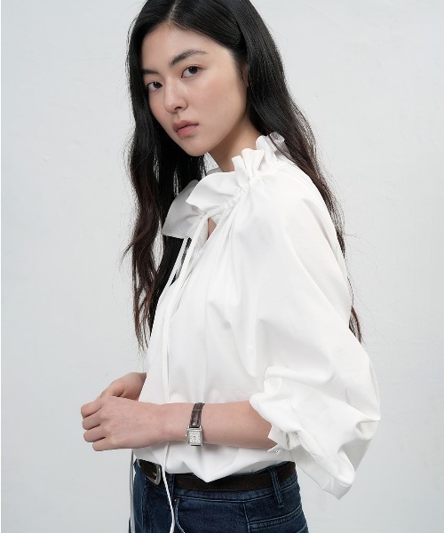 GENERAL IDEA(ジェネラルアイデア)の「【GENERAL IDEA】フリル襟ルーズブラウス / LOOSE FIT FRILL COLLAR BLOUSE(シャツ/ブラウス・レディース・ブラック/ホワイト/ベージュ・L/M/S)」の5枚目の写真