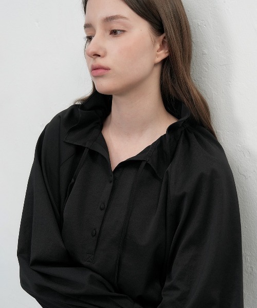 GENERAL IDEA(ジェネラルアイデア)の「【GENERAL IDEA】フリル襟ルーズブラウス / LOOSE FIT FRILL COLLAR BLOUSE(シャツ/ブラウス・レディース・ブラック/ホワイト/ベージュ・L/M/S)」の11枚目の写真
