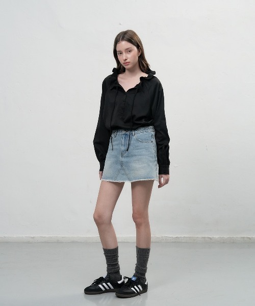 GENERAL IDEA(ジェネラルアイデア)の「【GENERAL IDEA】フリル襟ルーズブラウス / LOOSE FIT FRILL COLLAR BLOUSE(シャツ/ブラウス・レディース・ブラック/ホワイト/ベージュ・L/M/S)」の16枚目の写真