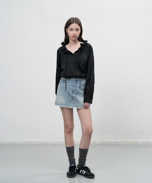 GENERAL IDEA(ジェネラルアイデア)の「【GENERAL IDEA】フリル襟ルーズブラウス / LOOSE FIT FRILL COLLAR BLOUSE(シャツ/ブラウス・レディース・ブラック/ホワイト/ベージュ・L/M/S)」の15枚目の写真