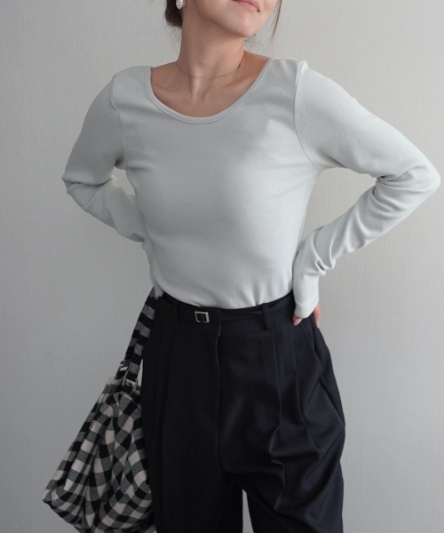 Rashik(ラシク)の「【Rashik】ディープラウンドネックトップス(Tシャツ/カットソー・レディース・ベージュ/ホワイト/ブラック/ミント・FREE)」の4枚目の写真