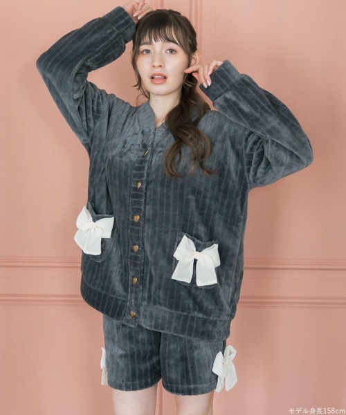 fran de lingerie（フランデランジェリー）の「もこもこ ショートパンツ ルームウェア パジャマ レディース 冬 あったか 前開き モコモコ 着る毛布「メモリーフリース」（ルームウェア/パジャマ・レディース・ホワイト系その他/ダークグレー/ピンク系その他2・M-L）」の13枚目の写真