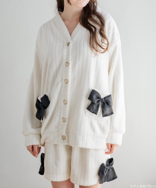 fran de lingerie（フランデランジェリー）の「もこもこ ショートパンツ ルームウェア パジャマ レディース 冬 あったか 前開き モコモコ 着る毛布「メモリーフリース」（ルームウェア/パジャマ・レディース・ホワイト系その他/ダークグレー/ピンク系その他2・M-L）」の5枚目の写真